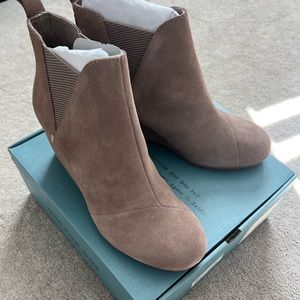 NIB TOMS Kelsey wedge bootie Sz10